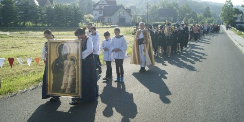 Symbole Światowych Dni Młodzieży w Węglówce