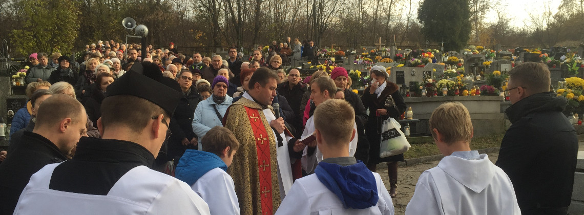  Na cmentarzu Podgórskim modlili się za zmarłych